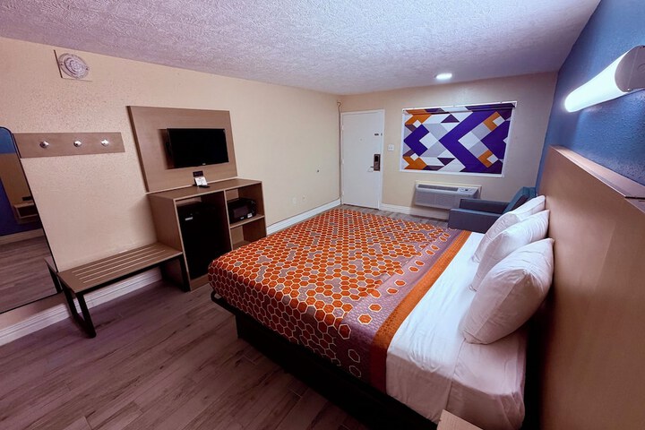Room 2 of 11