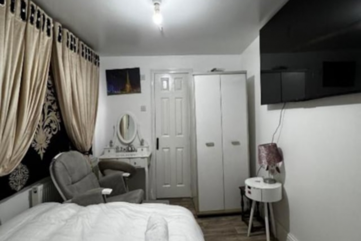 OYO Unique Guest Room