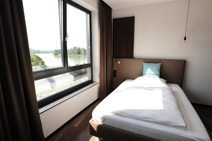 Room 28 of 75