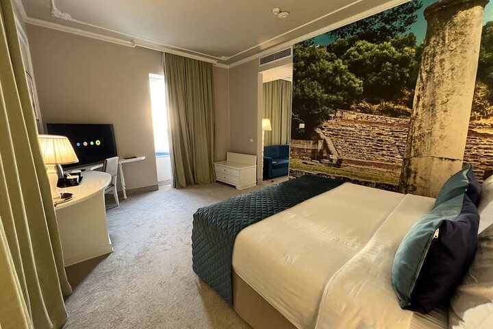 Room 38 of 164