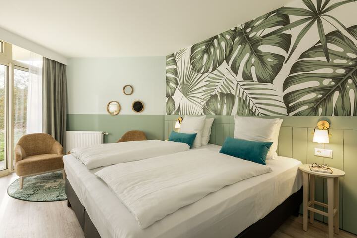 Room 3 of 33