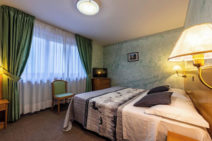 Room 26 of 75