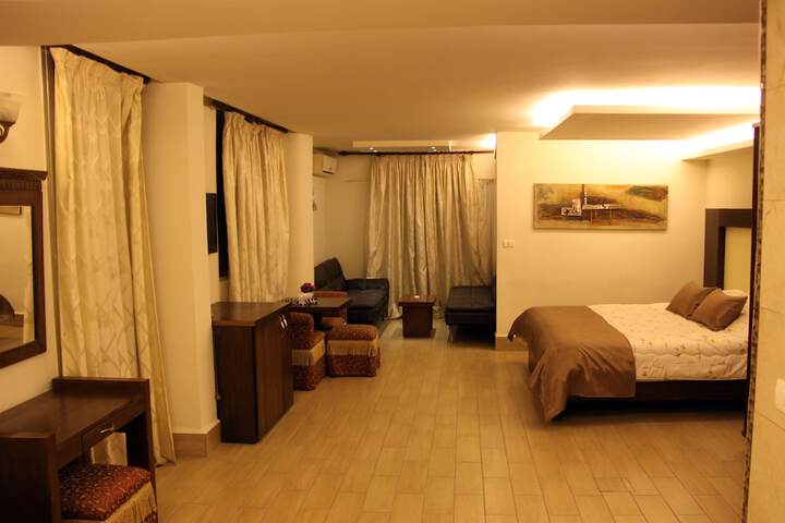 Room 6 of 119