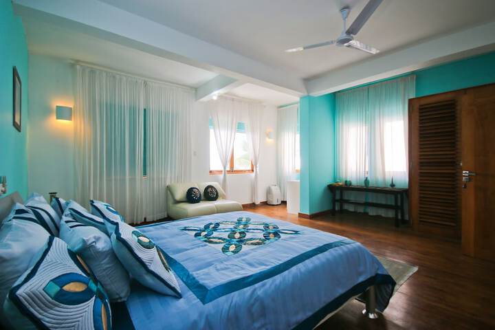 Room 3 of 43