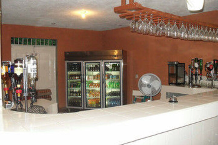 Lounge 15 of 27