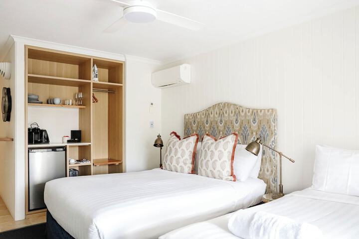 Room 9 of 49