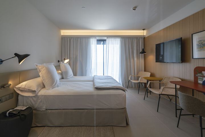 Room 3 of 38