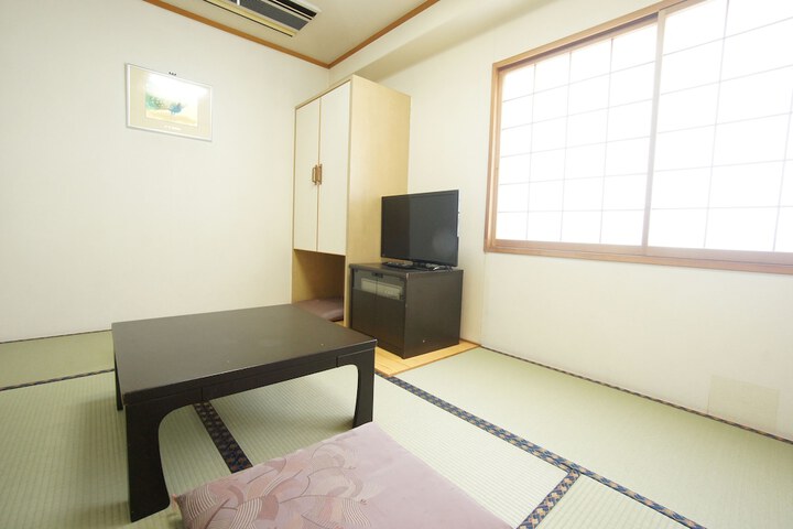 Room 10 of 33