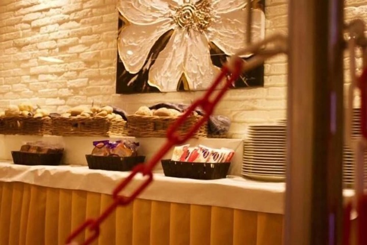 Dining 33 of 67