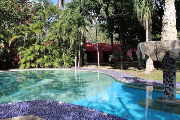 Hotel with Pool