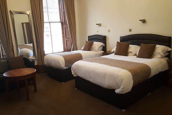 Room 4 of 79