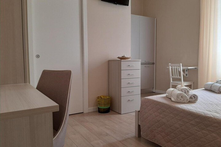 Room 15 of 48