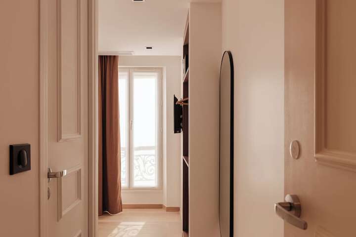 Room 13 of 35