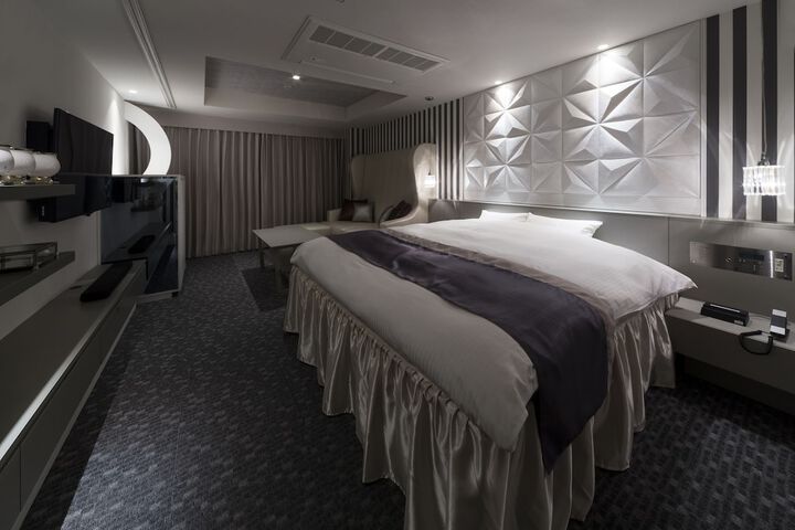 Room 27 of 73