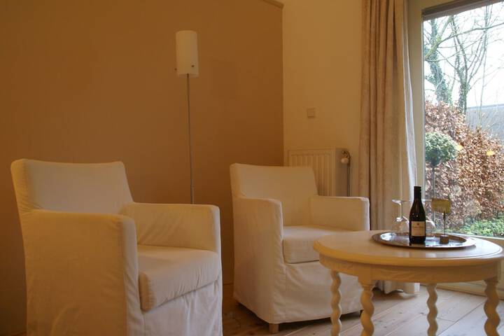Room 6 of 32
