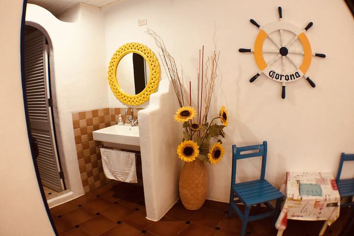 Room 3 of 65
