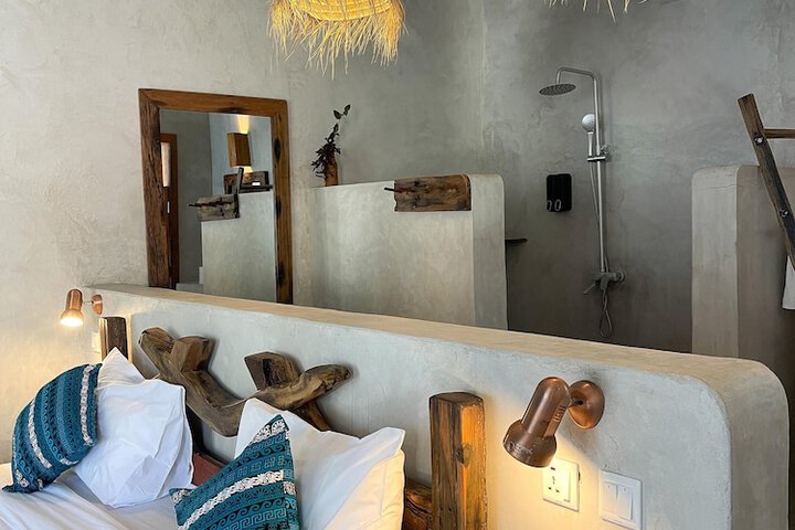 Room 15 of 28