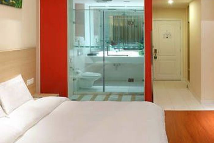 Room 8 of 14