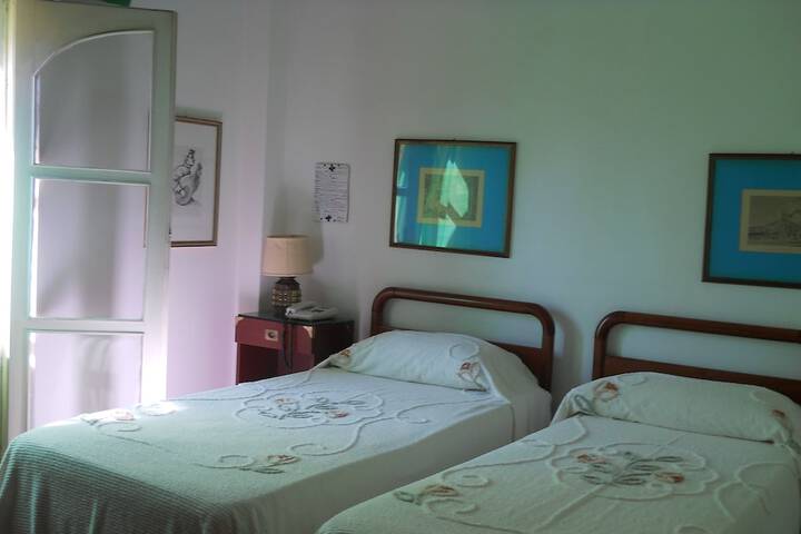 Room 9 of 42