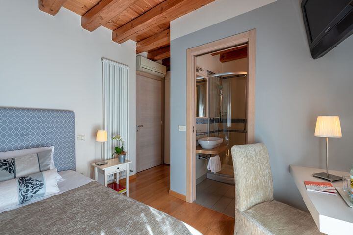 Room 20 of 38