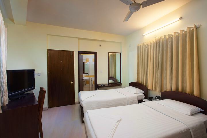 Room 9 of 12