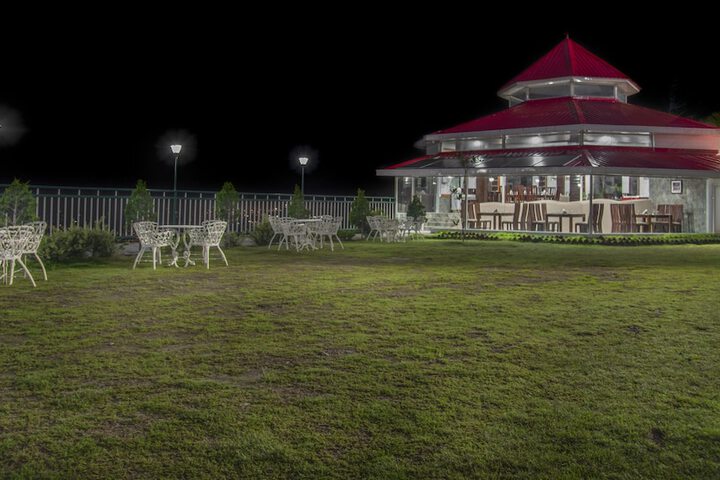 Hotel Exterior 51 of 72