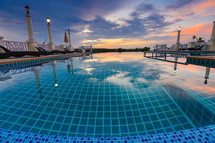 Pools & Facilities
