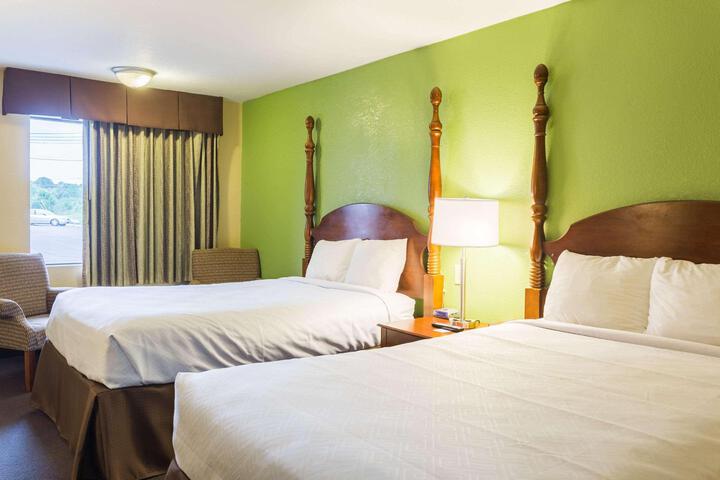 2 Double Beds (4 of 10)