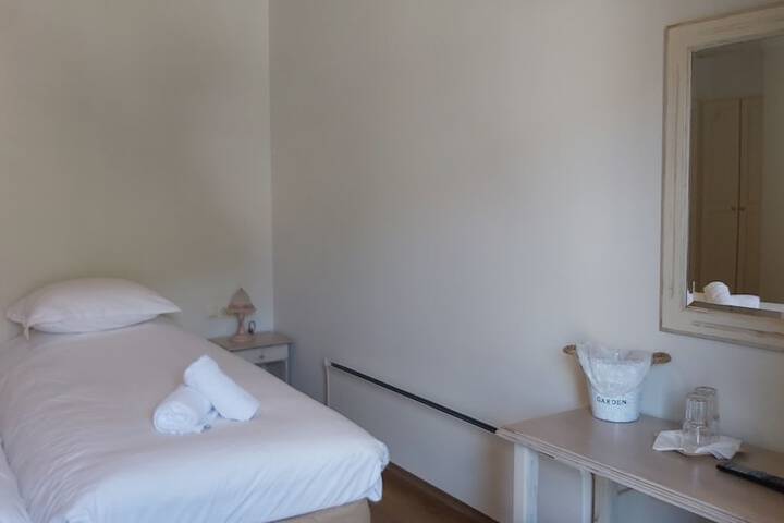 Room 54 of 446