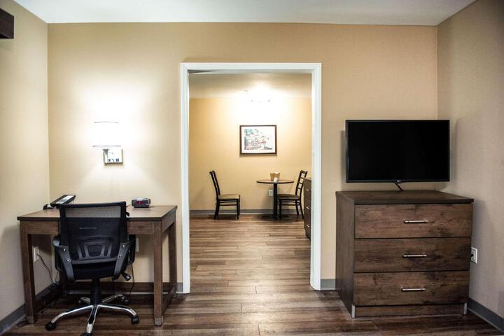 Queen Bed Accessible (9 of 11)