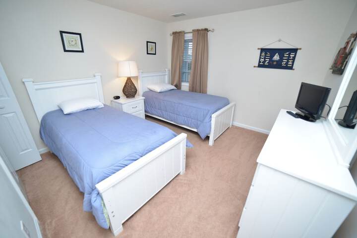 Room 6 of 102