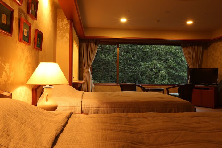 Room 18 of 77