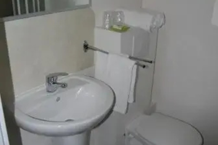 Room 5 of 8