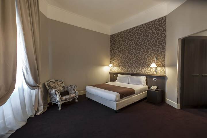 Room 32 of 53