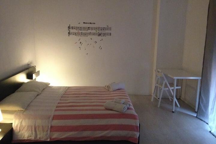 Room 3 of 10
