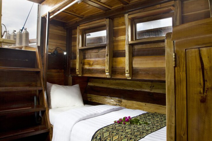 Room 6 of 28