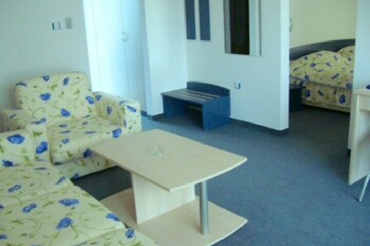 Room 9 of 27