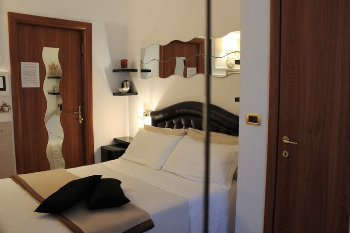 Room 6 of 33