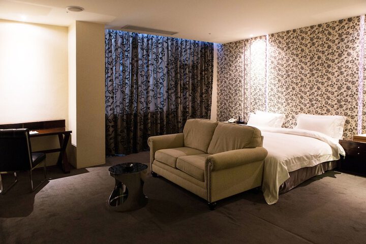 Room 33 of 81
