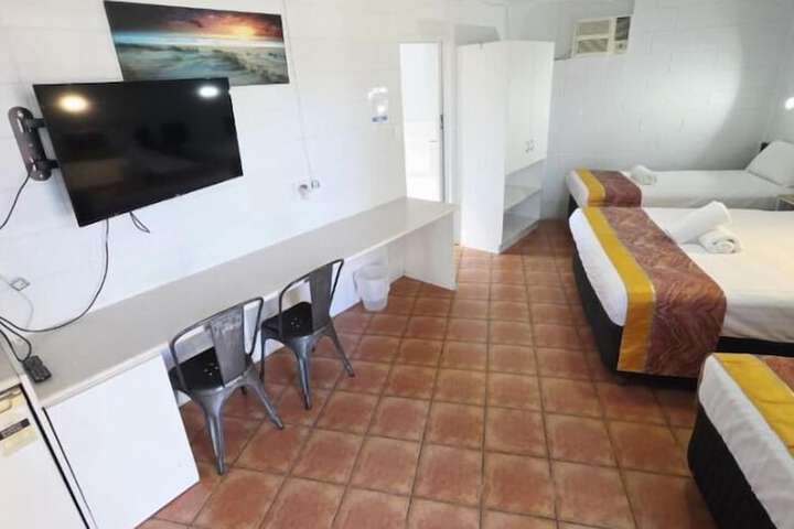 Room 10 of 28