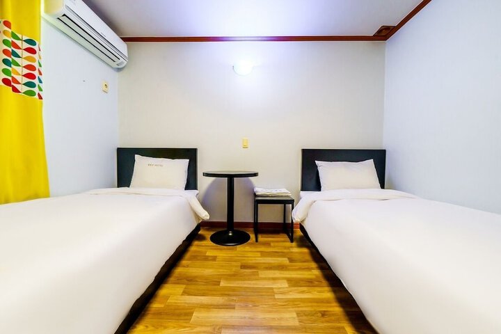 Room 14 of 28