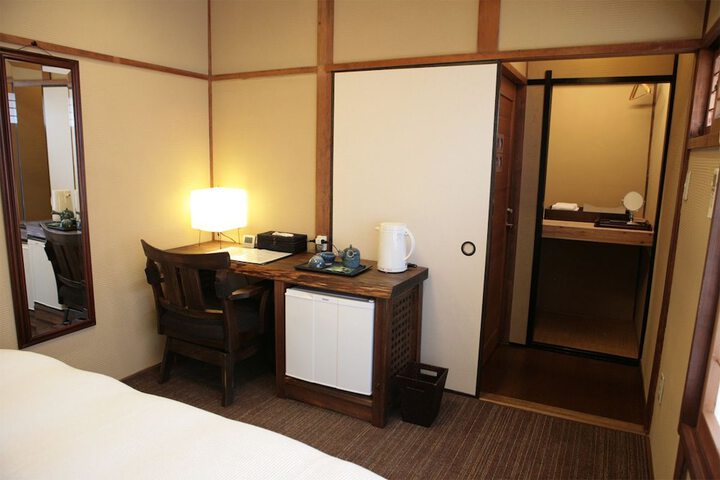Room 30 of 53