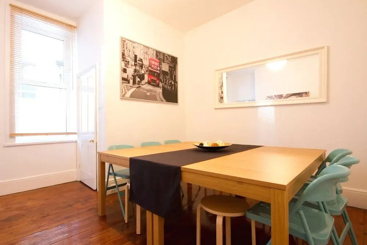 Room 6 of 13
