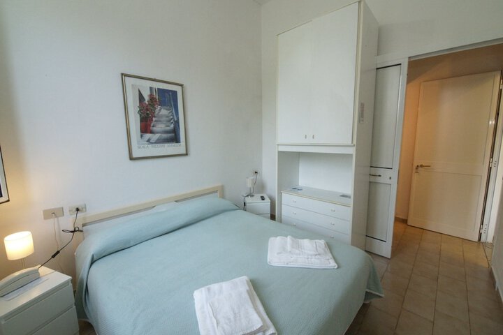 Room 10 of 64