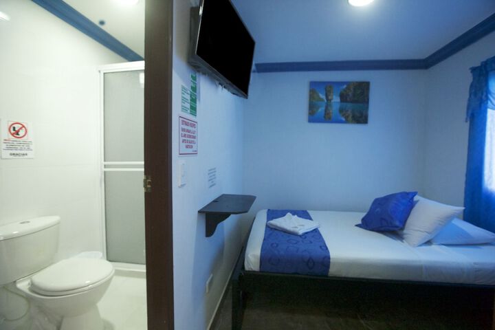 Room 5 of 9