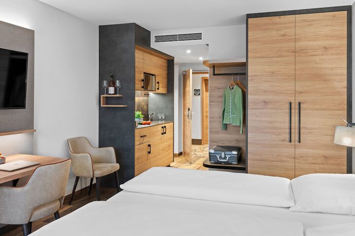 Room 7 of 27