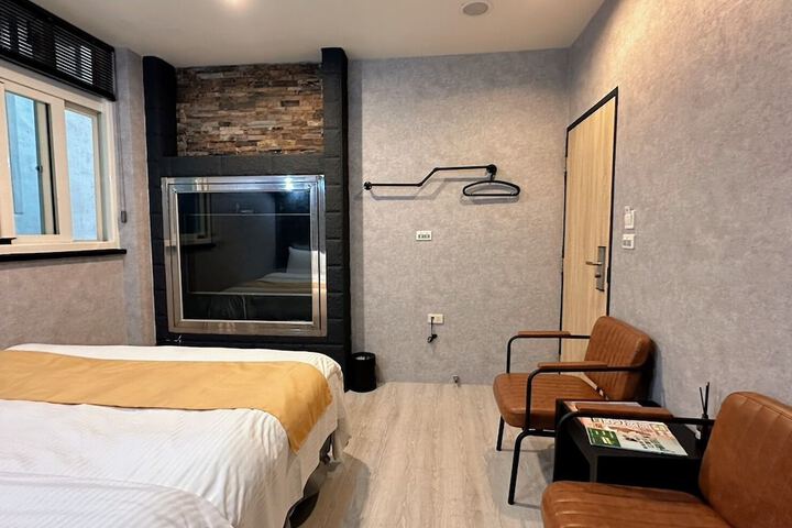 Room 22 of 68