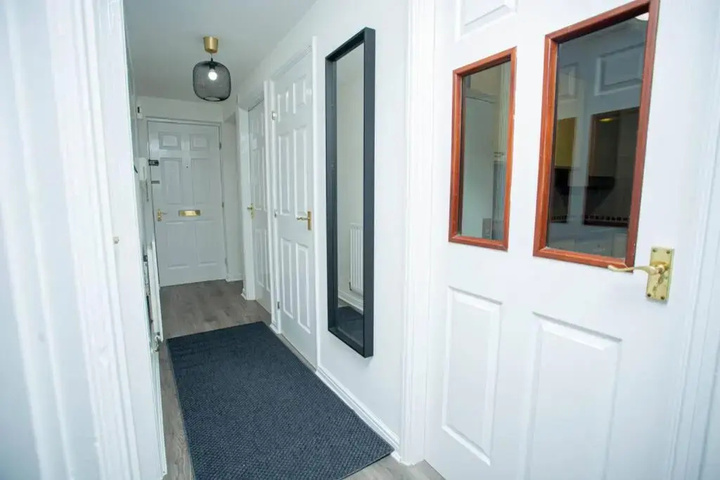 Room 6 of 12