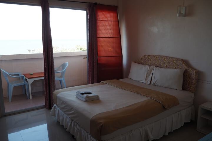 Room 4 of 72