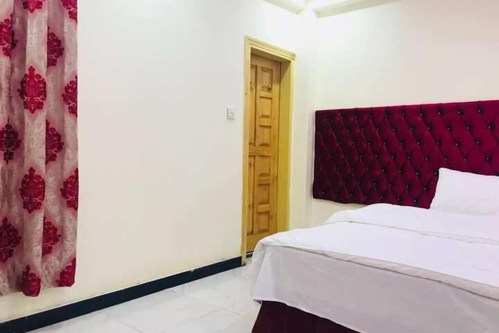 Room 4 of 34